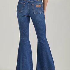 Wrangler Womens Retro High Rise Trumpet Flare Size 29/32 New With Tags Casual Jeans For Ranch In Medium Wash, Casual Medium Wash Jeans, Casual Denim Flare Jeans For Rodeo, Blue Denim Jeans For Ranch, Casual Blue Bottoms For Rodeo, Wrangler Jeans, Christmas Wishlist, Flare Jeans, Wide Leg