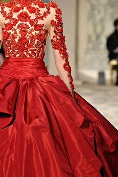 Marchesa Fall 2012 Beauty And Fashion, Vogue Runway, Van Cleef Arpels, Red Wedding, Marchesa, Wearing Red, Vera Wang