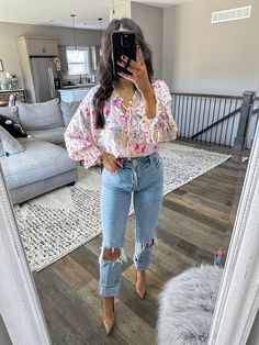 Married Date Night Outfit, Spring Girls Night Out Outfit, Brunch Looks Springtime, April Date Night Outfit, Straight Leg Jeans Date Night Outfit, Saturday Night Casual Outfit, Jeans And Wedges Outfit Spring, Cold Spring Date Night Outfit, Paint Night Outfit