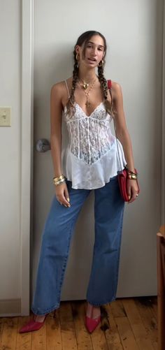 Mountain Concert Outfit, Free People Top Outfit, Nye Simple Outfit, Thrifted Going Out Outfits, Greek Street Fashion, Layered Going Out Outfits, Art Gallery Outfit Summer, 2000s Bohemian Fashion, Peach Pit Concert Outfit