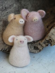 Tovad Ull, Felt Animal Patterns, Felt Finger Puppets, Needle Felting Diy, Wool Felt Projects, Needle Felted Christmas, Wool Needle Felting, Needle Felting Tutorials, Felt Bunny