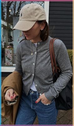 Ralph Lauren Hat Outfit, Black Trousers Outfit Casual Classy, Blundstone Fashion, Japan Hiking, Outfits With Grey Cardigan, London Fits, Cap Outfits For Women, European Fall