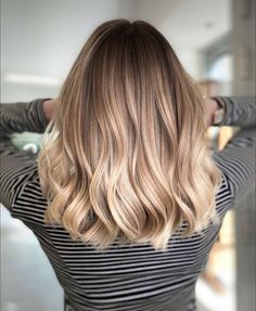 Balyage Medium Hair, Honey Blonde Balayage Short Hair, Gold Blonde Balayage, Looks For Short Hair, Balyage Blonde, Soft Blonde Hair, Hairstyle Balayage, Balayage Hair Blonde Medium