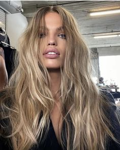 Blond Beige, Sandy Blonde Hair, Rambut Brunette, Hair Inspiration Long, Dirty Blonde Hair, Honey Blonde Hair, Dark Blonde Hair, Blonde Hair Inspiration, Blonde Hair Looks