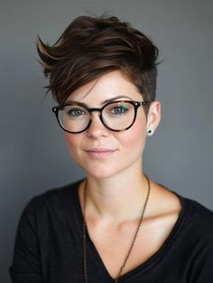 41 Inspiring Short Haircut Ideas for Women with Glasses Soft Layered Hair, Make Short Hair, Dark Pixie Cut, Short Haircut Ideas For Women, Brunette Pixie Cut, Short Hair For Women, Short Hair Glasses, Haircut Gray Hair, Dark Pixie