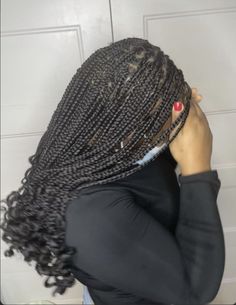 Curled Ends Knotless Braids, How To Style Short Knotless Braids With Curly Ends, Black Braids With Curly Ends, Box Braids Hairstyles Curly Ends, Braided Hairstyles With Curls At The End, Short Knotless With Curly Ends, How To Curl Knotless Braids Ends, Knotless With Curls At The End, Box Braids With Curls At The End