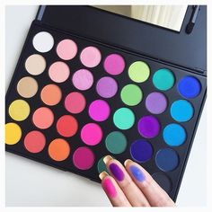 Loveee my new eyeshadow palette from #morphebrushes this is the 35B palette, so bright and pigmented it's what I used to do my purple makeup look. It has a few shimmery eyeshadows but most of them are matte ❤️ Makeup Revolution Eyeshadow, Purple Makeup Looks, Maquillage Yeux Cut Crease, New Eyeshadow Palettes, Shimmery Eyeshadow, Makeup Pallets, Makeup Palettes, Purple Makeup, Eyeshadow Palettes