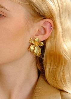 18K Gold Plate Floral Earrings Cocktail Party Jewelry, Matte Gold Earrings, Flower Earrings Gold, Elegante Y Chic, Silver Flower Earrings, Flower Ear, Natural Form, Gold Collar, Metal Flower