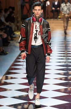 Dolce & Gabbana Spring 2017 Dolce And Gabbana 2017, Menswear Runway, Twin Outfits, Gq Style, Fashion Forecasting, Summer Mens, Fabulous Clothes, Mens Designer Fashion, Mens Trends