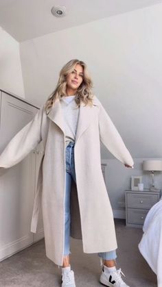 London 2023, Beige Outfit, Cold Outfits, Winter Fashion Outfits, Winter Outfit, Light Shades, Duster Coat, Chloe, Winter Outfits