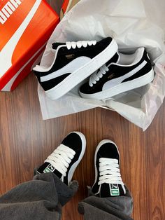 Fale com um dos nossos vendedores e venha garantir o seu !!!! 🔗link na descrição Puma Store, Shoe Wishlist, Cute Nike Shoes, Puma Suede, Cute Nikes, Puma Shoes, Material Girls, Fitness Inspo