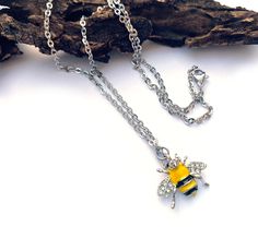 Queen Bee Necklace, Bumble Bee Jewelry, Insect Necklace, Bumble Bee Necklace, Bee Lover Gifts, Bee Jewelry, Bee Pendant