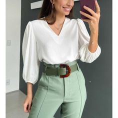 Blusa Feminina Manga Três Quartos Em Tecido Crepe Duna Social Elegante Moda Evangélica por R$39,54 - R$49,72. Clique na foto para comprar. Women's Undershirts, Women's Windbreaker, Toddler Girl Outfit, Women's Button Down Shirt, Women's Casual Style, Satin Blouse, Chiffon Blouse, Blouse Pattern, Business Outfits