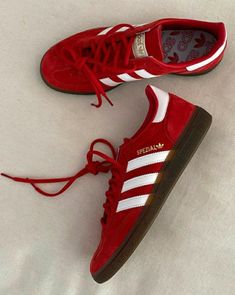 Red Adidas Shoes, Spezial Adidas, Adidas Handball Spezial, Adidas Handball, Sneaker Trend, Dr Shoes, Shoes Outfit Fashion