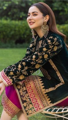 Hania Amir 🌟🌟🌟 Green Velvet Shirt, Haniya Amir, Zainab Chottani, Pakistani Clothes Online, Hania Amir