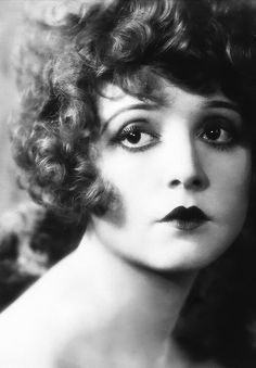 Riosabel🥀 1920 Makeup, 20s Makeup, 1920s Makeup, 1920s Hair, Jennifer Beals, Clara Bow, Louise Brooks, Mae West, Gene Kelly