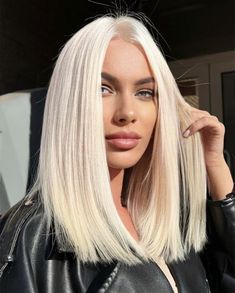 Shoulder Length Platinum Blonde Hair, Platinum Lob, Long Bob Blonde, Perfect Blonde Hair, Nail Magic, Square Nail, Colour Trends, Honey Blonde Hair