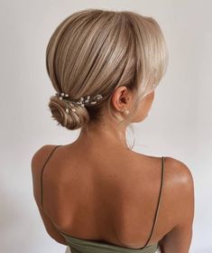 Wedding Hair Ideas For Medium Length, Shoulder Length Hair Updos, Cute Updos For Medium Hair, Cute Updos, Hair Veil, Trendy Updos, Stacked Haircuts