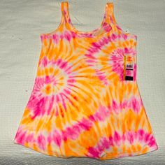 No Boundaries Juniors Scoop Neck Tie Dye Pattern Fitted Tank Top Size Juniors Large (13-15) Color: Pink & Orange Tie Dye Material: 92 % Polyester 8 % Spandex Nwt Never Been Worn Smoke Free Home Pink And Orange Tie Dye, Playful Cheap Tie-dye Tops, Fitted Tie-dye Tank Top For Beach, Hand Dyed Tie Dye Sleeveless Tank Top, Orange Tie Dye, Spring Tie-dye Hand-dyed Tank Top, Fitted Tank Top, Tie Dye Pattern, Orange Tie