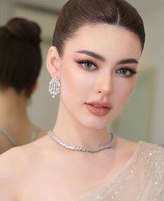 #makeuplover #beautyobsessed #makeuptips #glamgoals #makeupaddict #beautycommunity #makeupinspo #makeupjunkie #makeuplooks #makeupartist Wedding Makeup Tutorial, Best Makeup Artist, Wedding Makeup Looks, Nude Makeup, Elegant Makeup