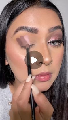 Rashna Kutwaroo on Instagram: "Rate the final look 1-10🌸💕 Have you guys tried these Eyemakeup hacks? . . Find products used on my LTK. 💕 . . #eyeshadowtutorial #pinkeyeshadow #pinkeyemakeup #eyeshadowlook #eyeshadowhack #makeuphacks #eyelinerhacks #makeupforbeginners #easymakeup #makeupideas #easyeyemakeup" How To Do Easy Eye Makeup, Easy Stunning Eye Makeup, Makeup Tutorial For Eyeshadow, Easy Fancy Eye Makeup, Pink Eyeshadow Looks For Brown Eyes, Eye Shadow Placement, Make Up Step By Step Eyes, Step By Step Eyeshadow Tutorial, Smokey Eyeshadow Tutorial Step By Step