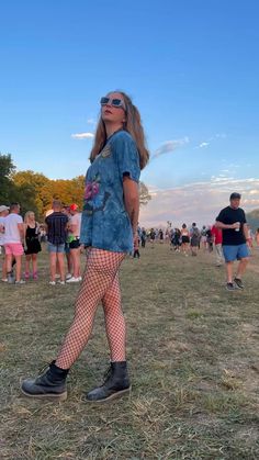 Indie Concert Outfit Plus Size, Modest Music Festival Outfit, Bourbon And Beyond Festival Outfits, Folk Festival Outfits, Indie Music Festival Outfit, Indie Festival Outfit, Acl Outfits Festivals, Outside Lands Outfit, Festival Outfit Uk