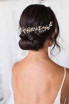 Halo Combs – Brides & Hairpins Half Up Do, Cute Bob Hairstyles, Wedding Halo, A Hairstyle, Bridesmaid Hairstyles Half Up Half Down, Quinceanera Hairstyles, Quince Hairstyles, Back Of The Head, Wedding Hair Inspiration