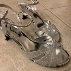 Quince Shoes, Carrie Bradshaw Shoes, Silver Sparkle Dress, Silver Heels Prom, Silver Low Heels, Silver Kitten Heels, Black Satin Heels, Evening Heels, Heels Prom