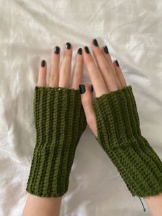 Hands Warmers Crochet, Aesthetic Crochet Hand Warmers, How To Crochet Wrist Warmers, Knitting Arm Warmers, Hand Warmers Knit, Crochet Hand Warmers Aesthetic, How To Crochet Arm Warmers, Crocheted Hand Warmers, Wrist Warmers Outfit