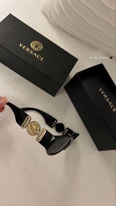 Pretty Sunglasses, Black Lifestyle, Sunglasses Versace, Luxury Glasses, Stylish Glasses, Versace Bags, Versace Sunglasses, Prada Sunglasses, Classy Jewelry