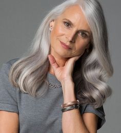 SILVER - Agence de Top Modèles de plus de 40 ans - Paris Grey Hair Color Silver, Premature Grey Hair, Grey Ombre Hair, Going Grey, Makeup Tip, Hair Color Formulas