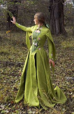 Elven Clothing, Nature Outfits, Leaf Dress, Costume Armour, Fairy Clothes, Fantasy Costumes, Pattern Dress