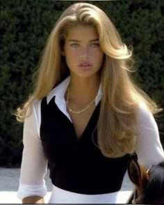 Old money Old Money Hair, Old Money Blonde, Old Money Hairstyles, Money Hair, Retro Looks, 90s Hairstyles, Haircuts Straight Hair, Long Layered Hair, Long Blonde Hair