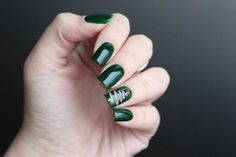 Green Nails With Tree, Green Nails With Christmas Tree, Tree Nails Christmas, Green Christmas Tree Nails, Christmas Tree Nails Designs, Green Festive Nails, Xmas Tree Nails, Christmas Nails Tree, Green Xmas Nails