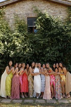 GARDEN PARTY SUMMER WEDDING IN SIENNA, ITALY Wedding Guest Outfit Women, Sienna Italy, Garden Party Summer, Italy Wedding Guest Outfit, Italian Wedding Dress, Italy Wedding Guest, Garden Wedding Bridesmaids, Italian Inspired Wedding, Dress Code Wedding