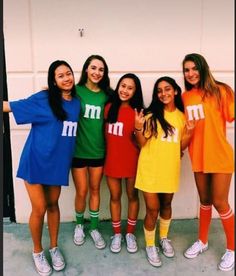 Halloween Costume Teenage Girl, Creative College Halloween Costumes, Funny Group Halloween Costumes, Diy Group Halloween Costumes, Best Group Halloween Costumes, Meme Costume