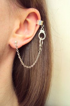 This unusual asymmetric ear cuff set I made for that person who likes freedom and statement jewelry! It's good gift for her, or he for any occasion! This cuff set is lightweight, stylish and one size fits all. Gorgeous, stunning and original jewelry for your outlook! The upper part of cuff is fake, no need a piercing. More unusual ear cuffs: https://www.etsy.com/shop/SomeBijoux4You?ref=seller-platform-mcnav&section_id=16566139 HANDMADE only! I made it with love and using only high-quality ma Trendy Metal Ear Cuff For Pierced Ears, Trendy Silver Clip-on Jewelry, Trendy Nickel-free Ear Cuff As Gift, Trendy Nickel-free Ear Cuff For Gift, Trendy Silver Ear Cuff With Matching Earrings, Minimalist Metal Clip-on Jewelry, Adjustable Metal Ear Cuff With Chain, Trendy Metal Cartilage Earrings As Gift, Trendy Metal Cartilage Earrings For Gift