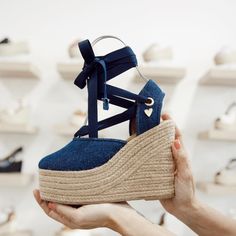 ANCHO Y TAMAÑO Los clientes dicen que el tamaño es estándar / normal. Se recomienda pedir la talla original. DESCRIPTION These essential Patrizia Espadrilles are everything you need for your wardrobe! With their stylish high wedges and timeless Blue color, they are a must-have for any fashionista. FEATURES Denim upper material Flexible rubber sole Handmade 5.5 inch high heel 2.5 inch platform RECOMENDACIONES: 1. No lavar los zapatos en la lavadora / Do not wash shoes in the washing machine2. No Wash Shoes, How To Wash Shoes, Denim Espadrilles, High Wedges, Electronic Gifts, Denim Patchwork, How To Feel Beautiful, Shoe Box, Sale Items