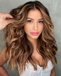 60 Looks with Caramel Highlights on Brown and Dark Brown Hair Caramel Highlights On Brown Hair, Rich Girl Hair, Highlights On Brown Hair, Caramel Brown Hair, Highlights For Dark Brown Hair, Strawberry Blonde Highlights, Chocolate Hair