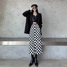 Vixen Outfit Ideas, Dramatic Aesthetic Outfit, Extrovert Outfits, Black Checkered Skirt Outfit, Checkered Skirt Outfit, Maximalist Outfit, Fashion 101, High Fashion Street Style, Dark Fashion