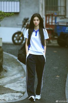 Anime Show, Tomboy Style Outfits, Korean Girl Fashion, Long Black Hair, Tomboy Fashion, Teen Fashion Outfits