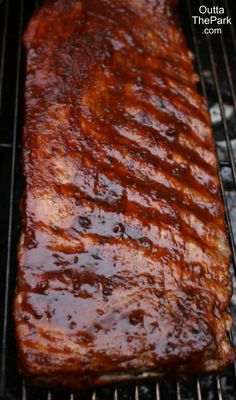 the ribs are being cooked on the grill