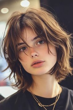 Chic Bob, Short Shaggy Haircuts, Shaggy Bob, Hair Inspiration Short, Shot Hair Styles, Bob Haircut, Warm Brown, Short Bob Hairstyles, Short Haircuts