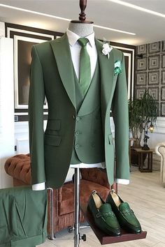 Man Suits, مرسيدس بنز, Casual Man, Dress Suits For Men, Green Suit, Prom Suits, Fashion Suits For Men, Men’s Suits, Three Piece Suit