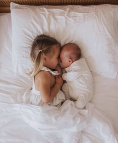 Newborn Sibling, Foto Newborn, Hospital Pictures, Newborn Family Photos, Newborn Baby Photoshoot, Newborn Baby Photos, Foto Baby, Newborn Shoot, Newborn Lifestyle