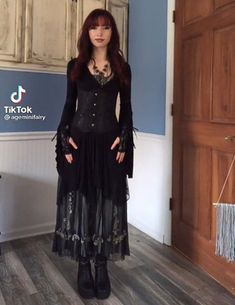 Halloween Goth Outfit, Victorian Vampire Aesthetic Outfit, Modest Gothic Outfits, Modest Goth Fashion, Witch Goth Outfits, Modest Goth Outfit, Goth Vampire Outfit, Vintage Goth Outfits, Goth Fairy Costume