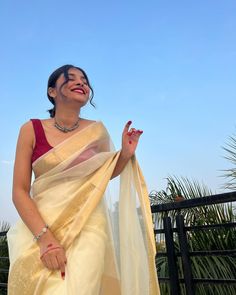 South Indian Traditional Look In Saree, White Saare Aesthetic, Onam Aesthetic Outfits, Onam Saree With Red Blouse, South Indian Poses In Saree, Kerala Saree Ideas, Blouse Designs For Onam Saree, South Indian Outfits For Women, Onam Saree Ideas For College