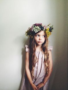 18 boho flower girls who totally nailed their wedding outfits! - Wedding Party Boho Flower Girl, Baby Fotografie, Girl With Flowers, White Wall, Flower Child, Fashion Kids, Future Kids, Childrens Fashion, Children Photography