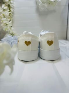 You can play with the colors with these Handmade Bridal Sneakers. Let's us know your favorites and we will do our job. Personalized bride flat shoes tennis looks fabulous. Just after your heels betray you at the wedding, get your bride custom flat shoes and keep dancing. Bedazzled with sequins, rhinestones, glitter, and other beautiful details.🌟Includes🌟- Pick shoelace colors.- On the sides of the shoe, the idea/name/date is printed in solid or glitter color.- The laces are personalized with t White Round Toe Sneakers For Bridal Shower, White Slip-on Party Sneakers, White Slip-on Sneakers For Party, Low-top Glitter Sneakers For Wedding, White Casual Sneakers For Wedding, White Casual Wedding Sneakers, Bride Flat Shoes, Unique Flat Shoes, Bride Shoes Flats