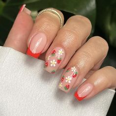 Medium Square Nails Designs, Summer French Nails, Summery Nails, Fake Nails With Glue, Cute Summer Nails, Nails Medium, Cute Strawberry, Nails Summer